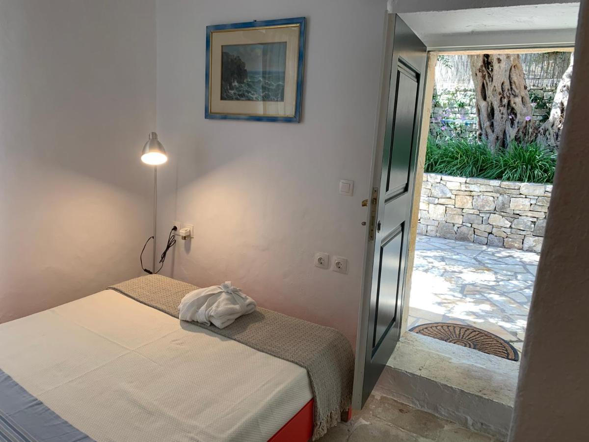 Balela's * Lakka (Paxos)